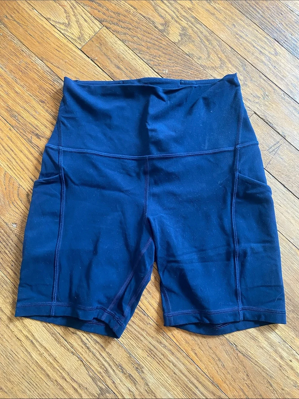 Lululemon navy align shorts with pockets size 6